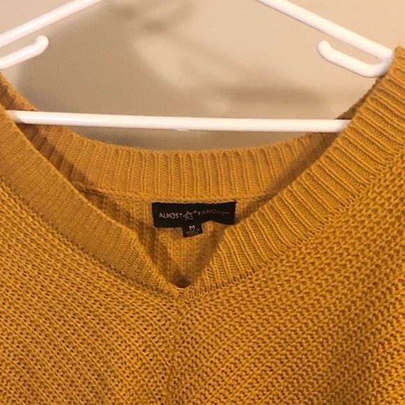 Almost famous yellow sweater - Picture 6 of 6